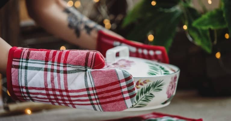Best Oven Mitts For Cast Iron – 5 Best Picks For Ultimate Protection