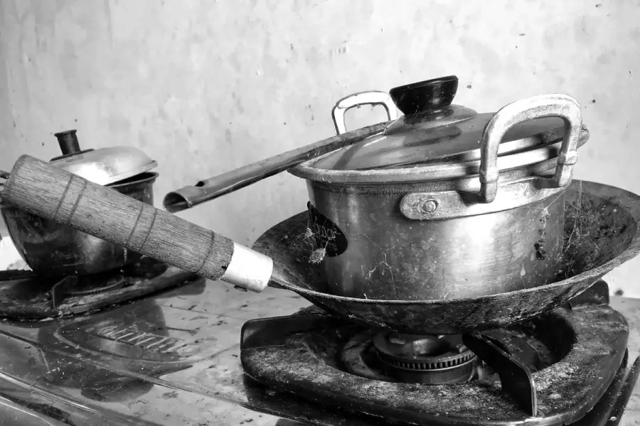 when to throw away cookware nonstick