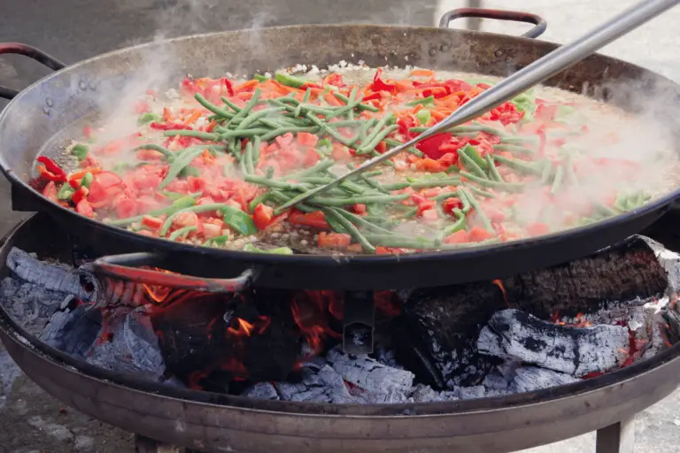 The Ultimate Showdown: Paella Pan vs. Wok – Which is the Best Pan for Your Cooking Needs?”